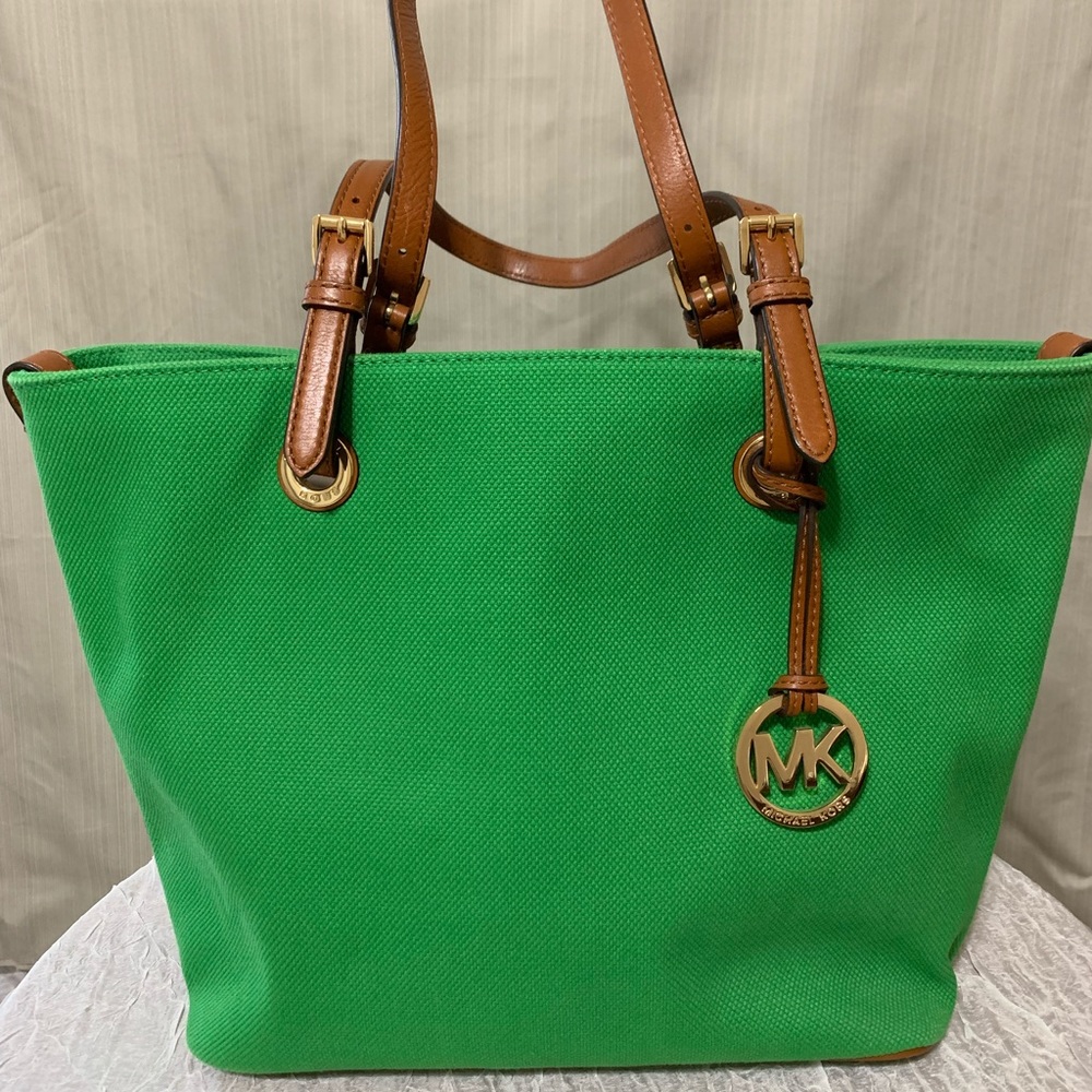 Michael Kors Jet Set Tote